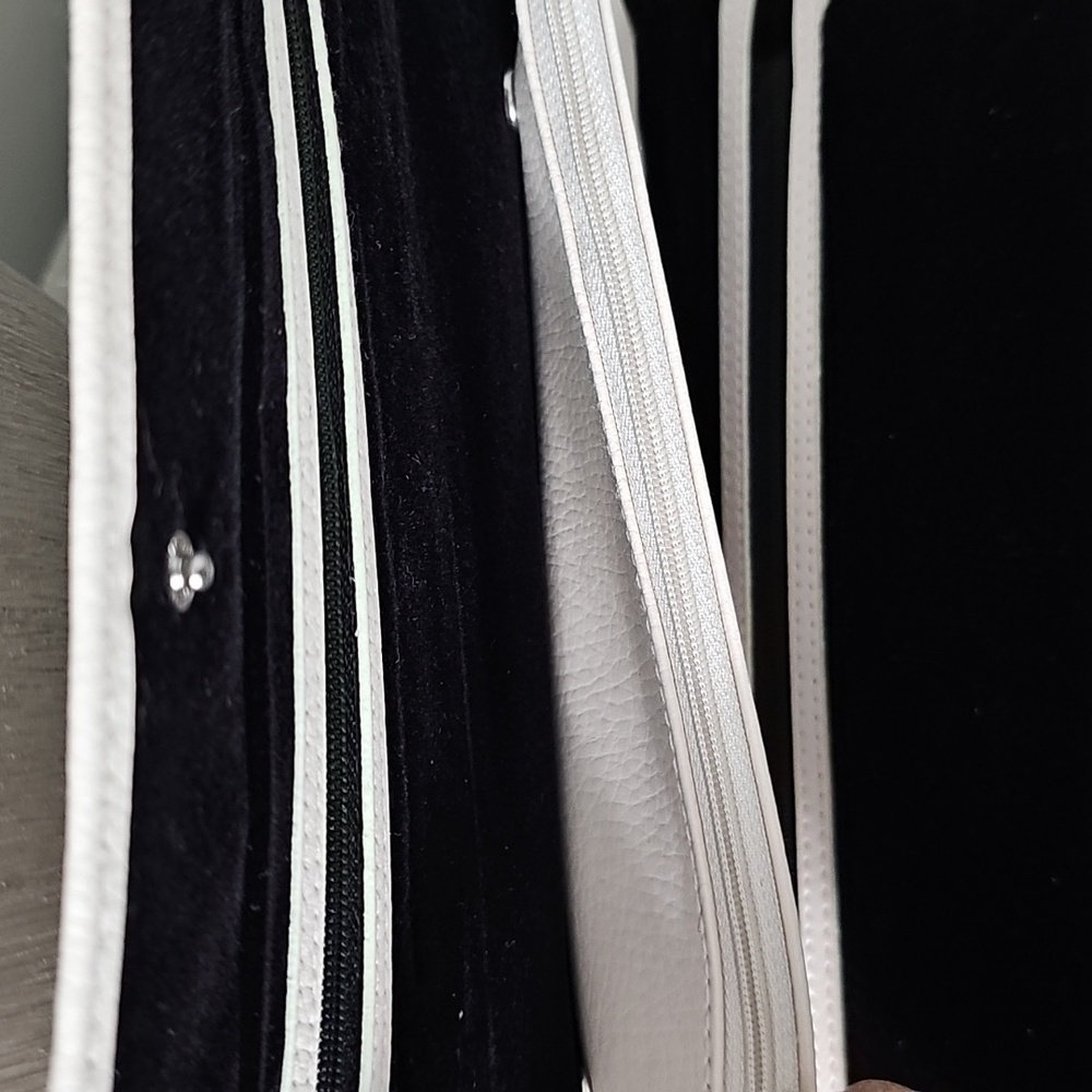 Pandora Makeup/Jewelry Case - Picture 9 of 11